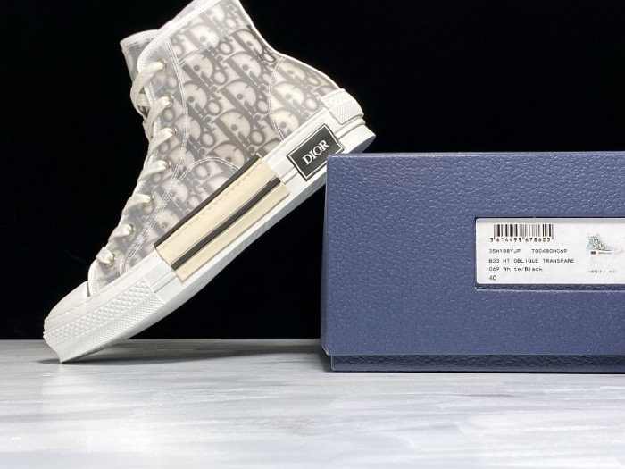 D10R SNEAKER