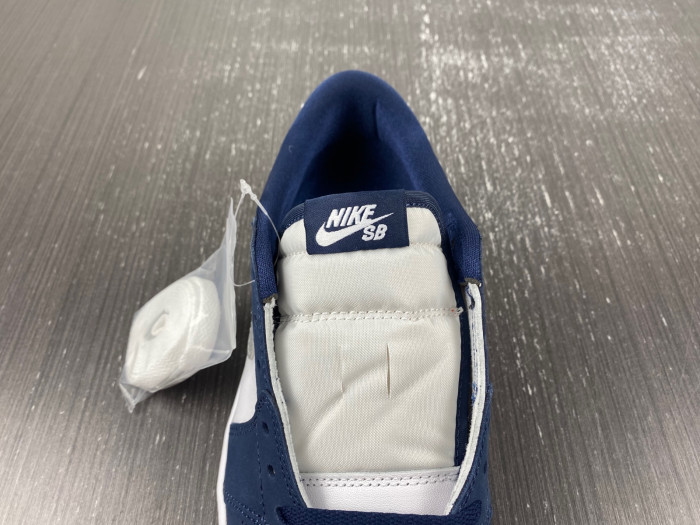 Air Jordan 1 Low SB Midnight Navy CJ7891-400