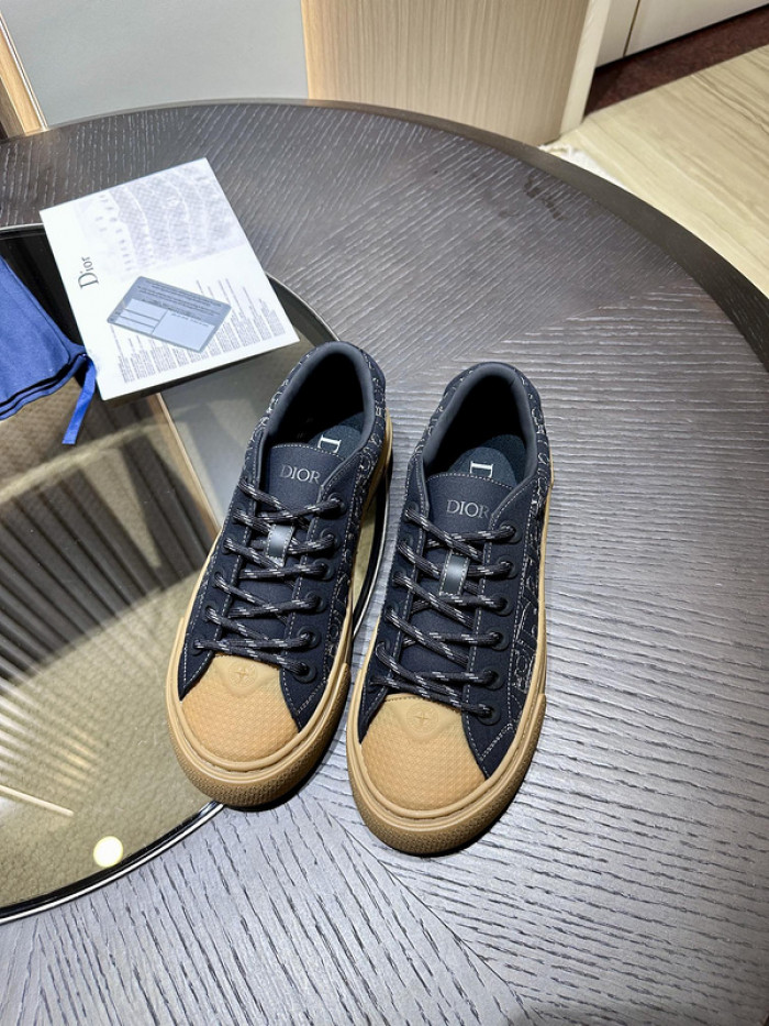 D10R SNEAKER