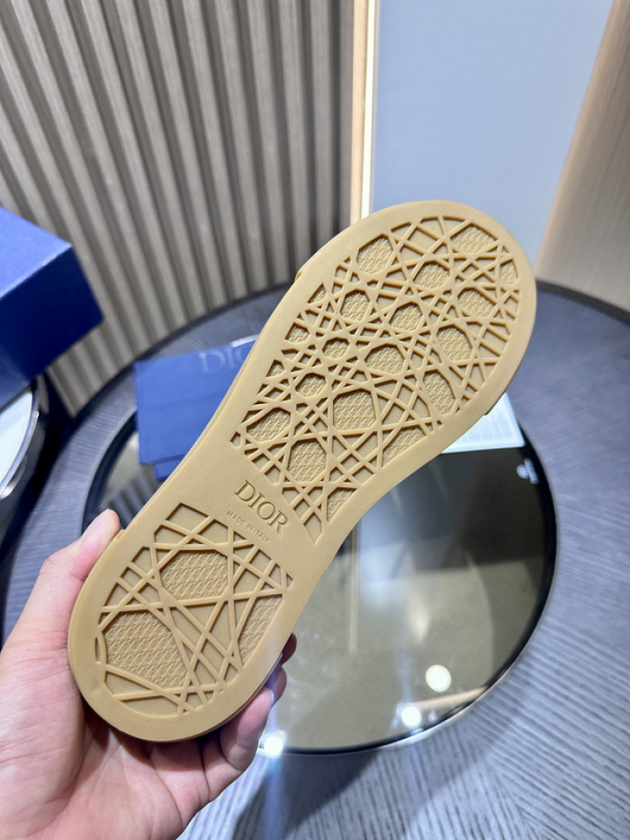 D10R SNEAKER