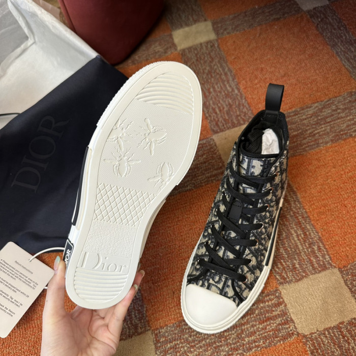 D10R SNEAKER