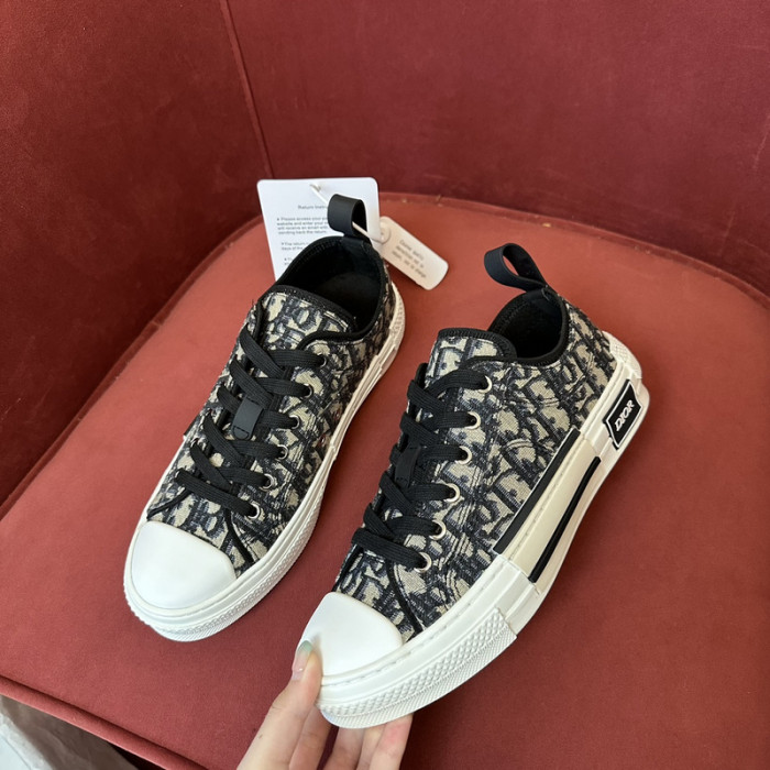 D10R SNEAKER