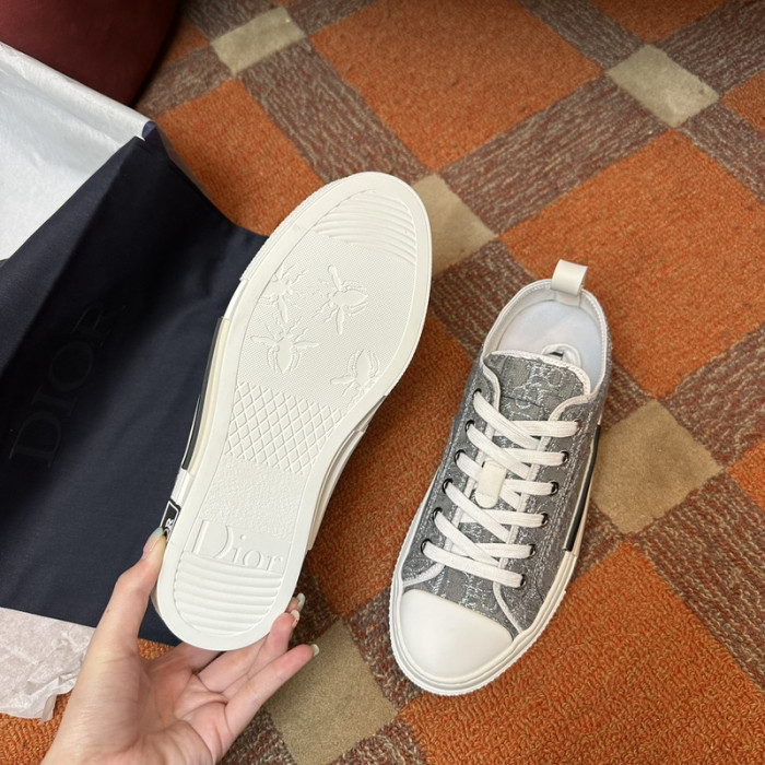 D10R SNEAKER