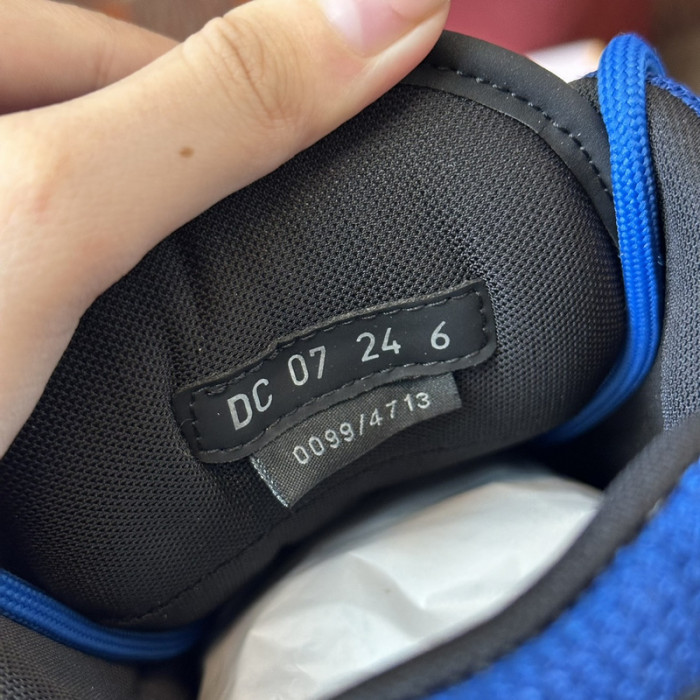 D10R B57 SNEAKER