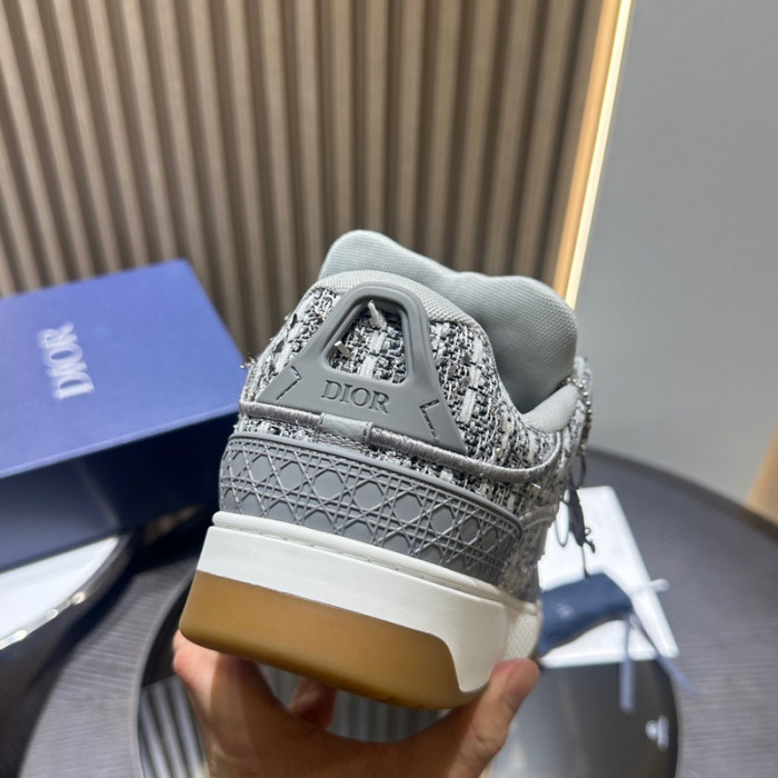 D10R B9s SNEAKER