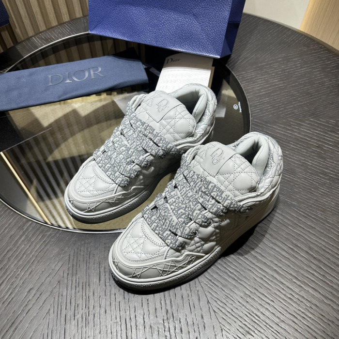 D10R B9s SNEAKER