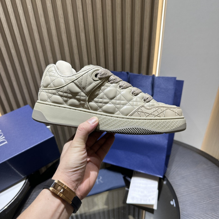 D10R B9s SNEAKER