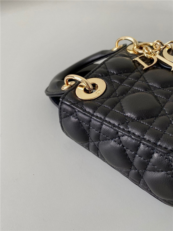 d10r BAG