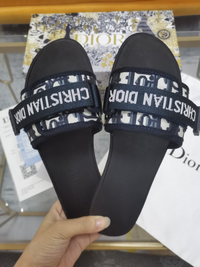d10r sandal