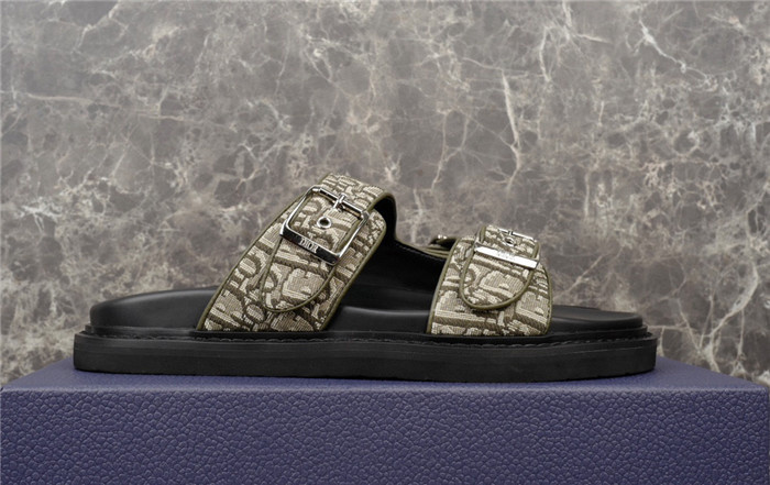 d10r sandal