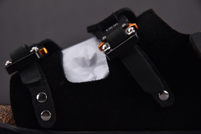 d10r sandal