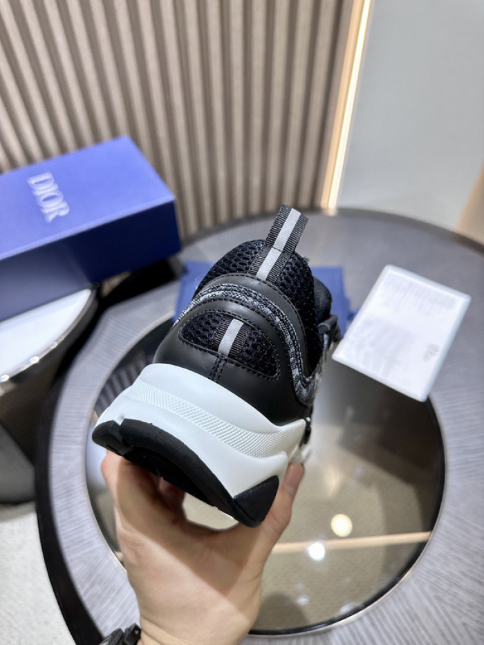 D10R SNEAKER