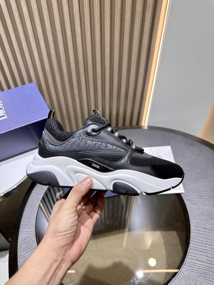 D10R SNEAKER