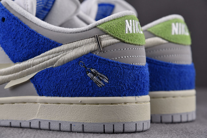 Fly Streetwear x Nike SB Dunk Low DQ5130-400