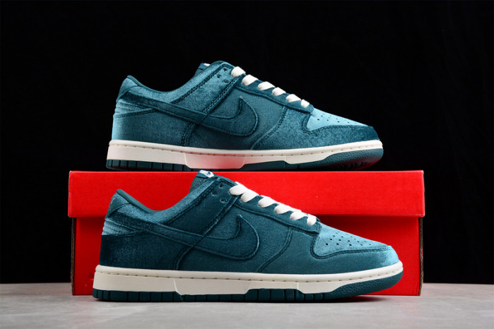 Nike Dunk Low "Green Velvet"  DZ5224-300