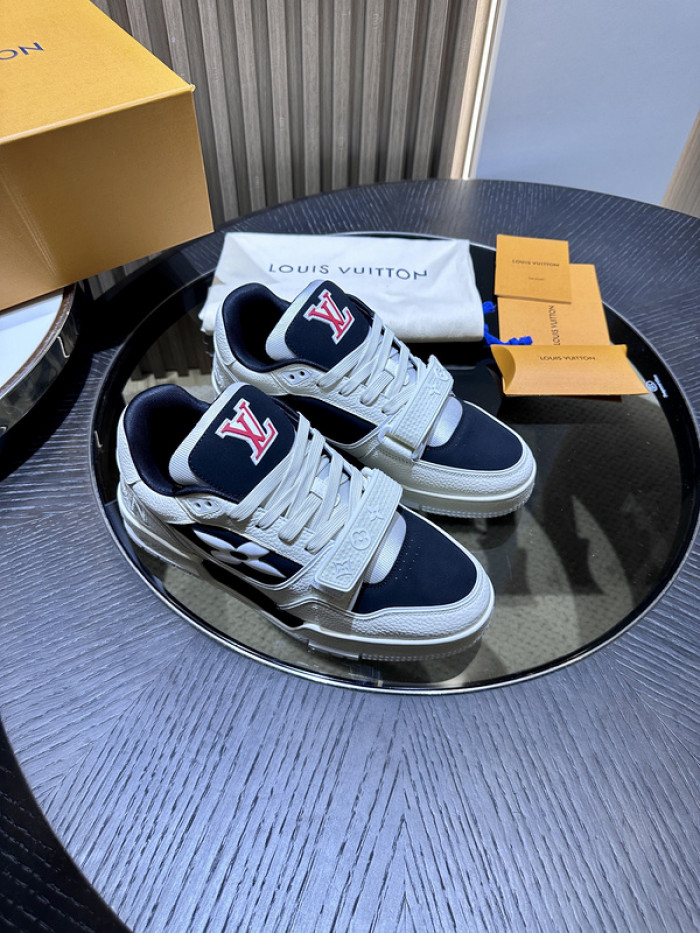 L0VT SNEAKER