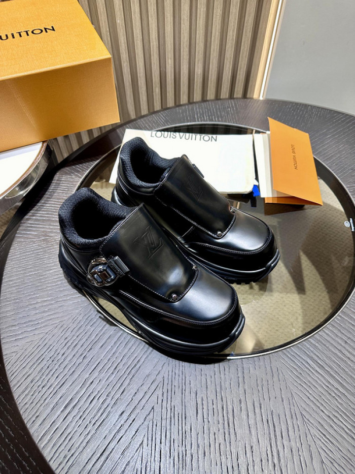 L0VT SNEAKER