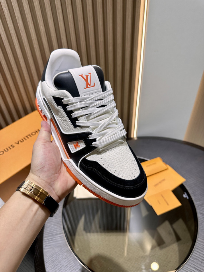 L0VT SNEAKER