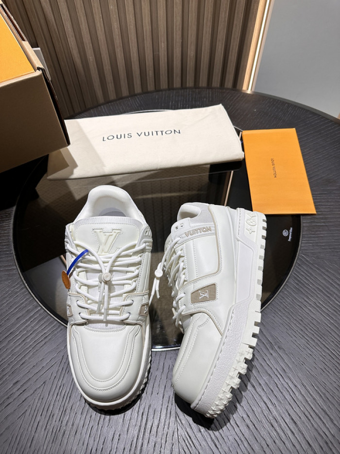 L0VT SNEAKER
