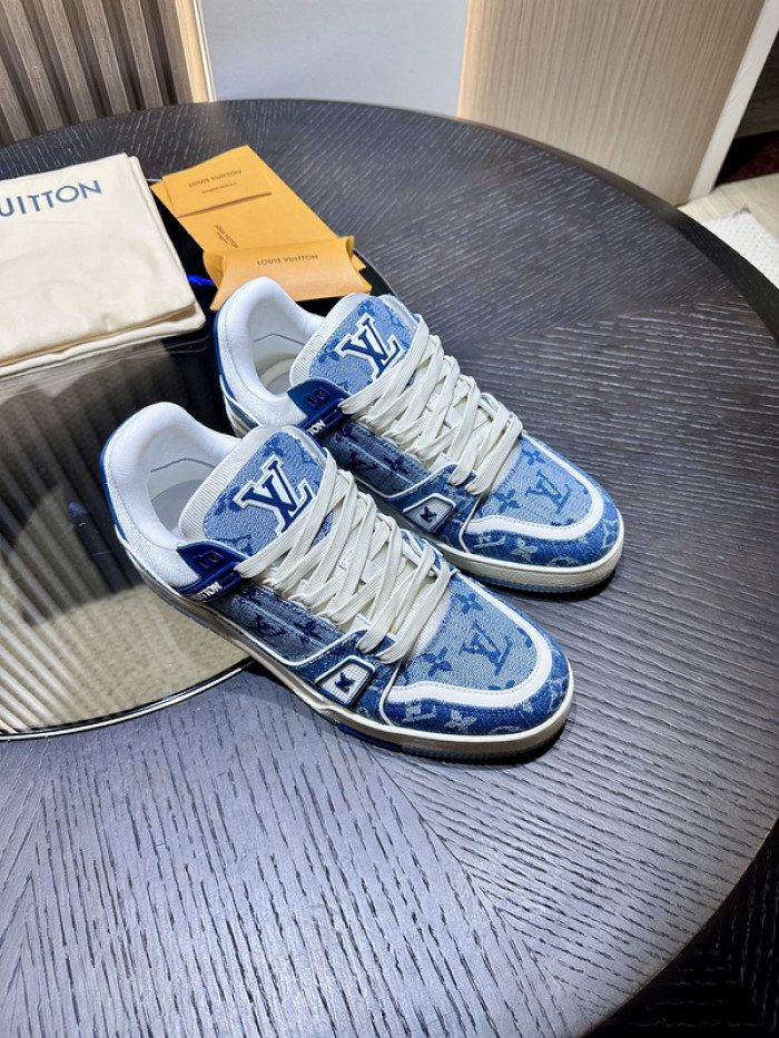 L0VT SNEAKER