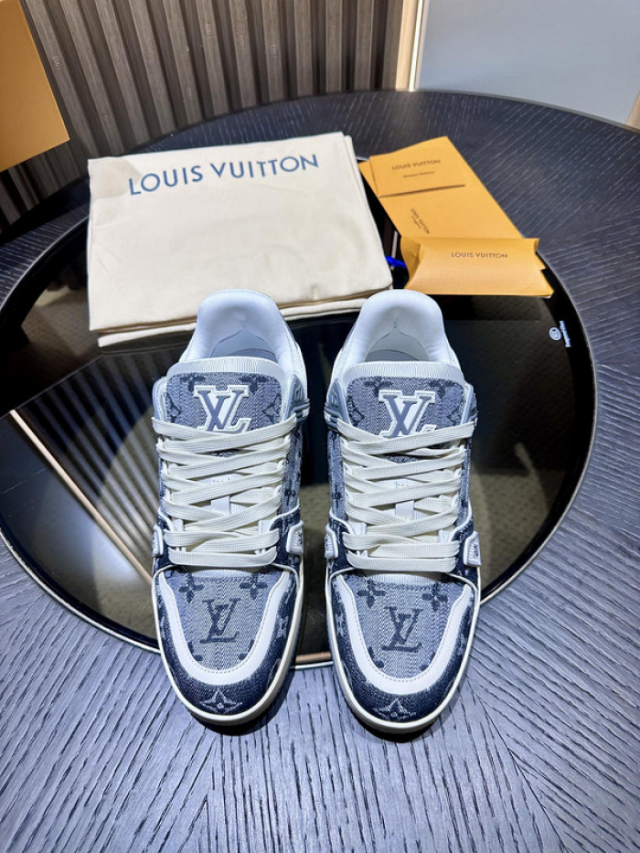 L0VT SNEAKER