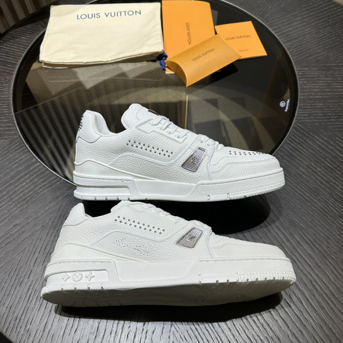 L0VT SNEAKER