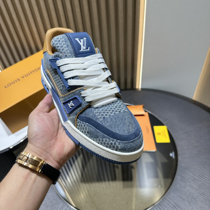 L0VT SNEAKER
