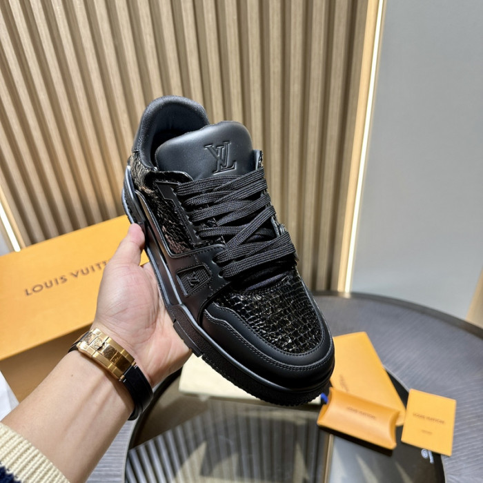 L0VT SNEAKER
