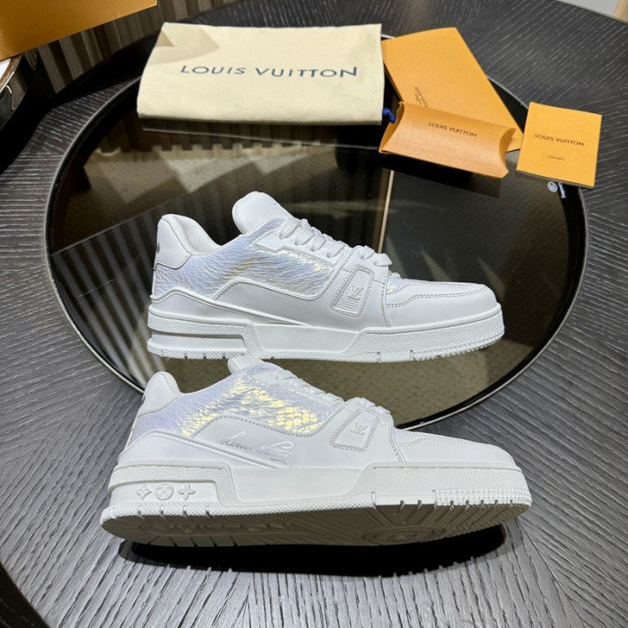 L0VT SNEAKER
