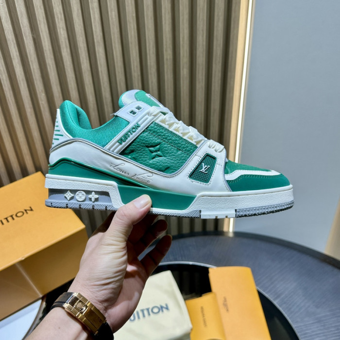 L0VT SNEAKER