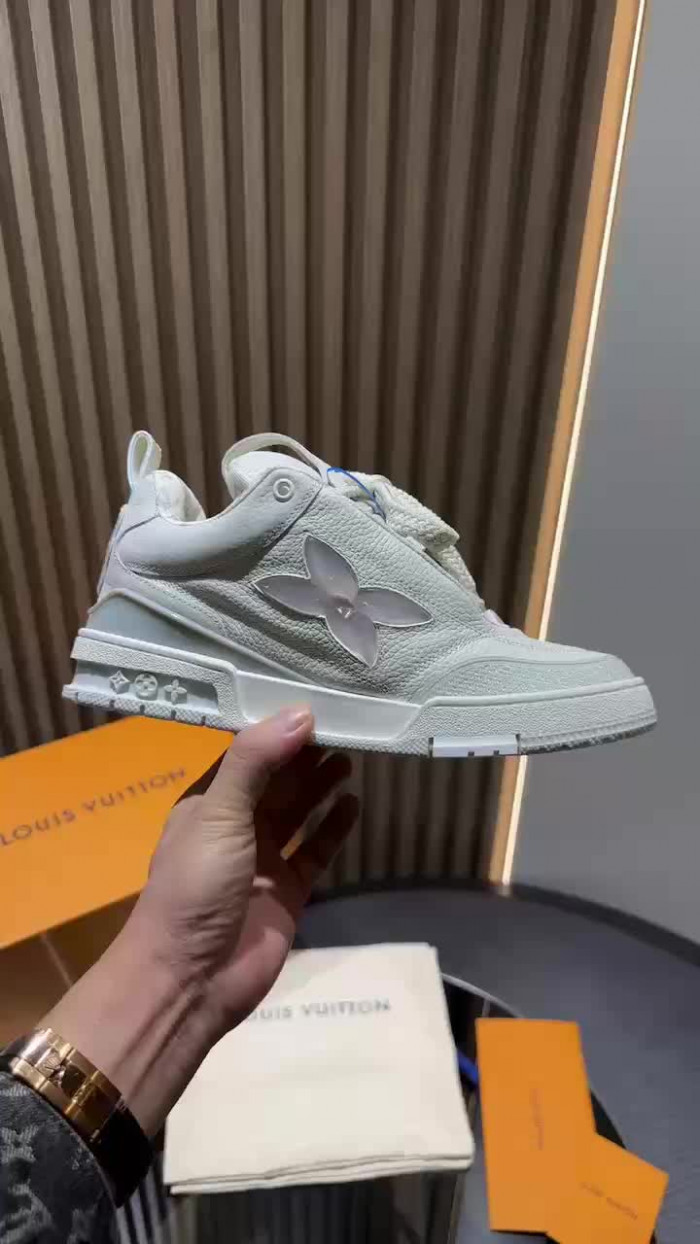 L0VT SNEAKER