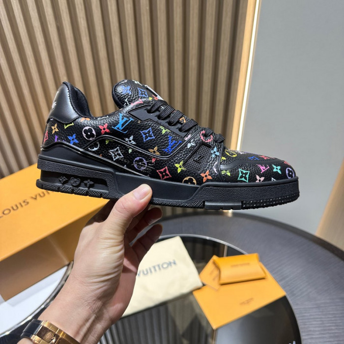 L0VT SNEAKER