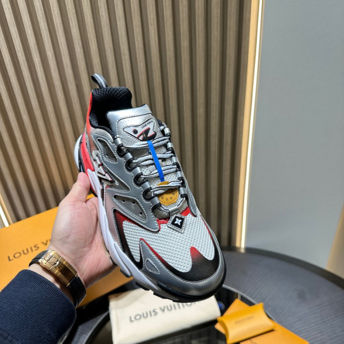 L0VT SNEAKER