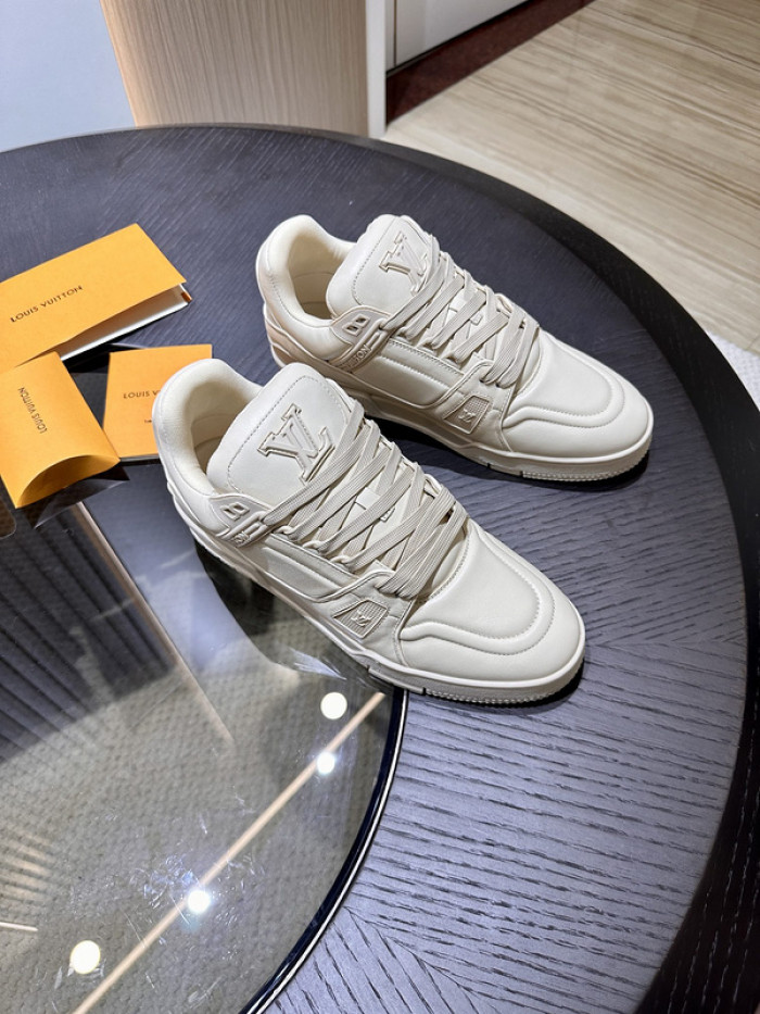 L0VT SNEAKER