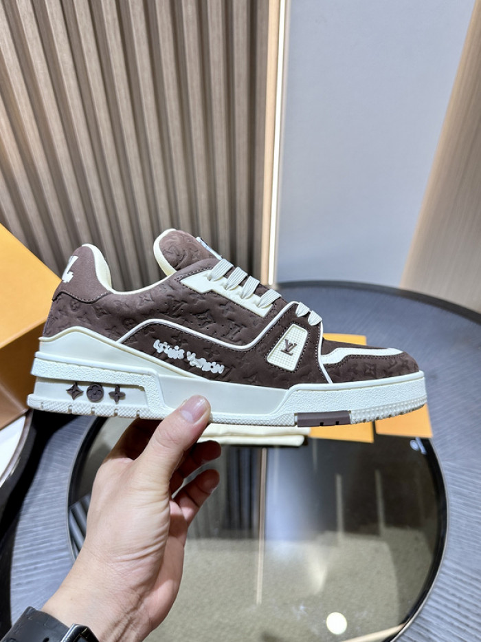 L0VT SNEAKER