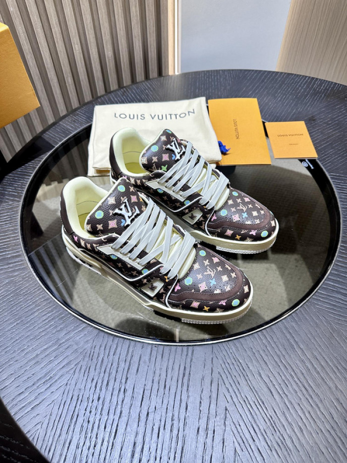 L0VT SNEAKER
