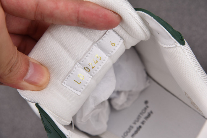 L0VT SNEAKER
