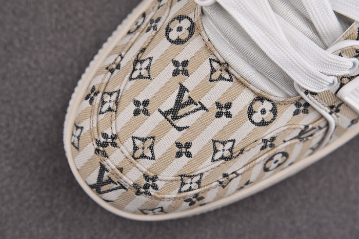 L0VT SNEAKER