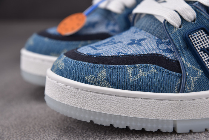 L0VT SNEAKER