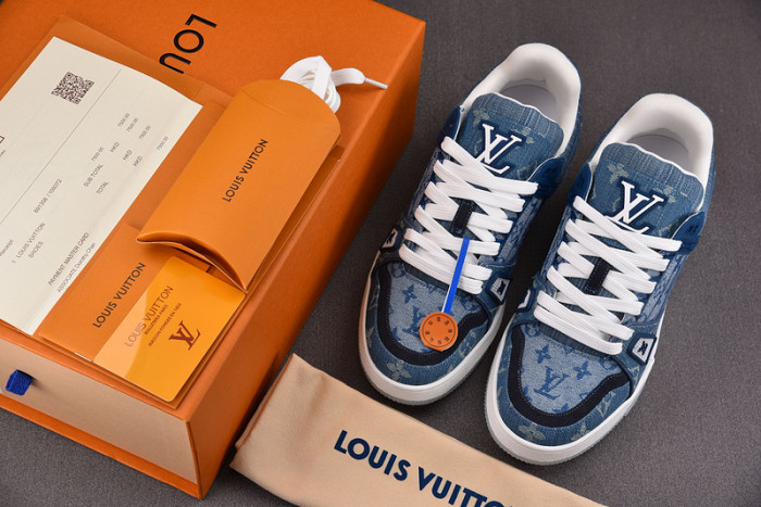 L0VT SNEAKER