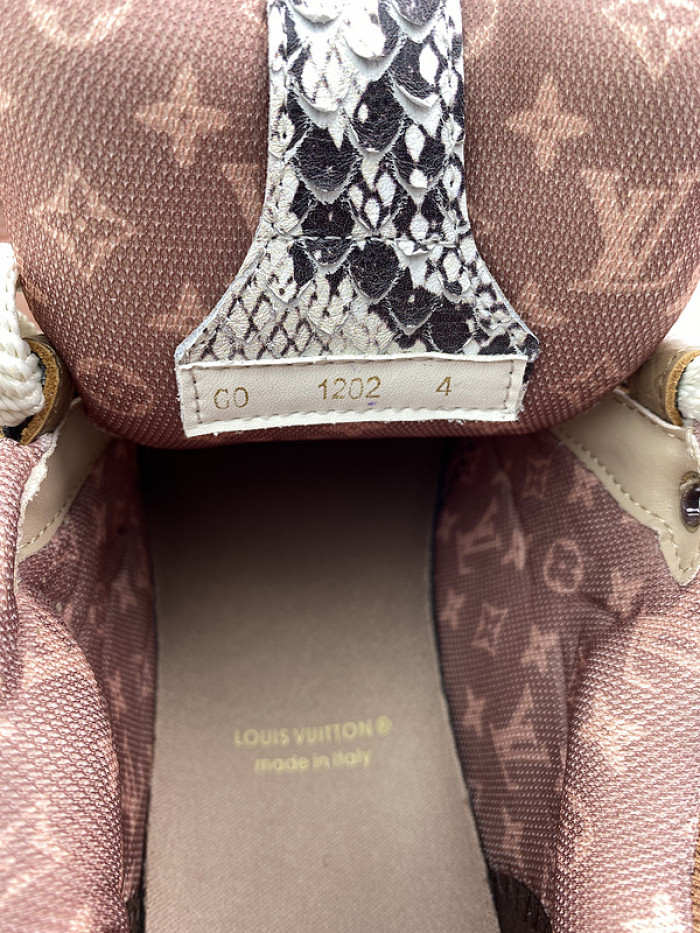 L0VT SNEAKER