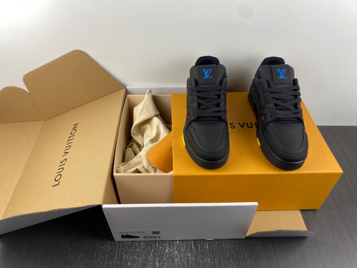 L0VT SNEAKER