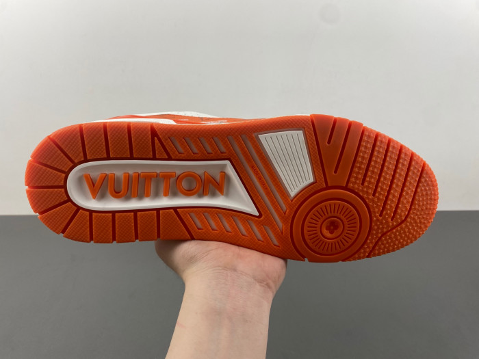 L0VT SNEAKER
