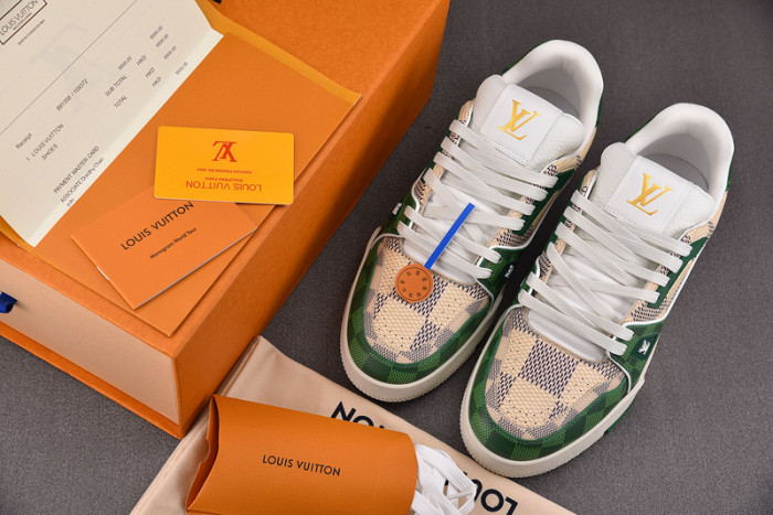 L0VT SNEAKER