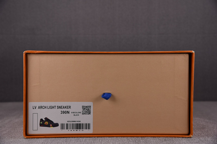 L0VT SNEAKER